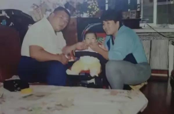 75平的按揭房里和5口人挤在一起开元棋牌亚洲举重冠军才力退役后在(图5)