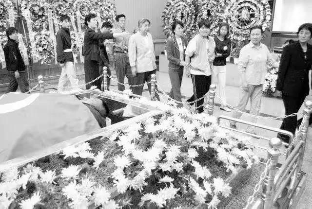 75平的按揭房里和5口人挤在一起开元棋牌亚洲举重冠军才力退役后在(图4)